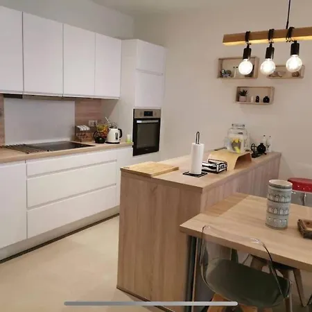 One Bedroom Flat In Center W Terrace&parking-75m Luxemburg